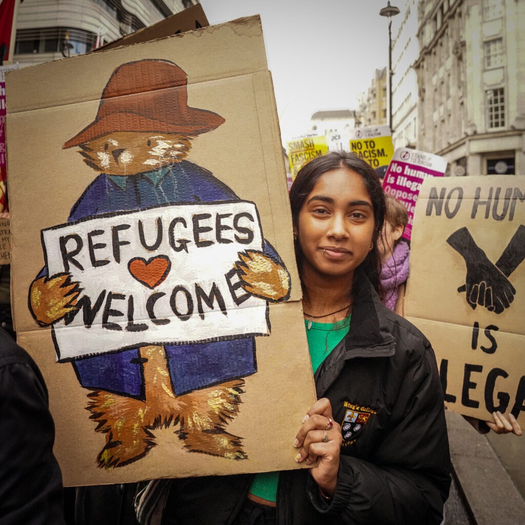 Proteste in Regno Unito rifiugiati