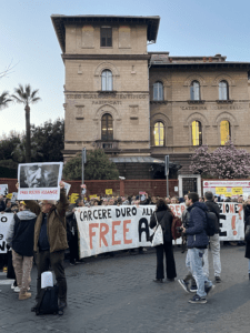 Manifestazione per Julian Assange a Roma davanti all'ambasciata inglese 20 febbraio 2024. Foto di Carola Speranza 